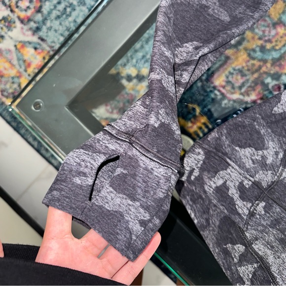 Lululemon long sleeve - Picture 4 of 7